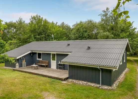 "Fredger" - 1.8km from the sea