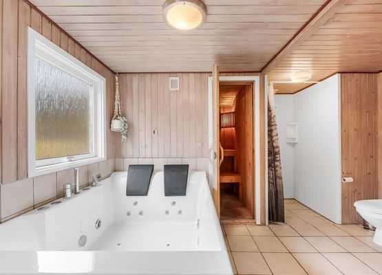 "Fredger" - 1.8km from the sea