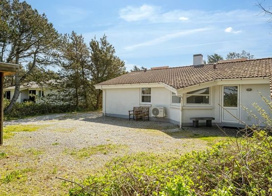 "Leoni" - 500m from the sea