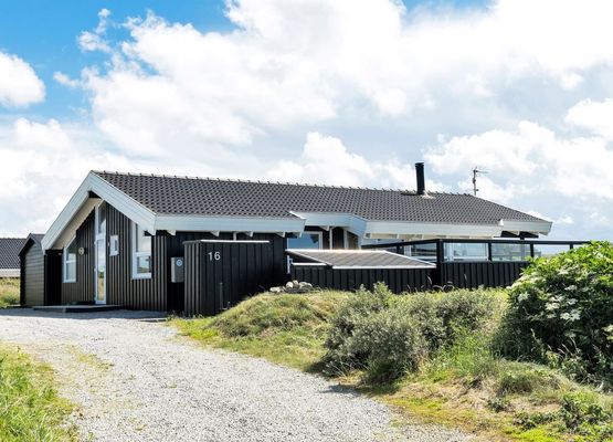 "Elvie" - 200m from the sea
